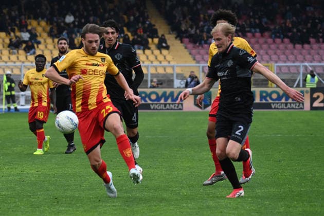 Gallo Antonino (Us Lecce) against Morten Thorsby (US Cremonese) during US Lecce vs US Cremonese, Italian soccer Serie A match in Lecce, Italy, March 08 2026  Copyright: xPasqualexGolia IPAxSportx xipa-agency.netx xx IPA_72566033 IPA_Agency_IPA72566033