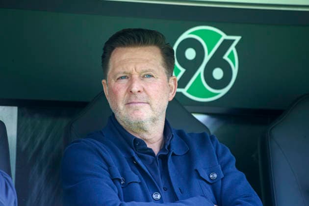 Deutschland: Fussball 2.Bundesliga 2025 2026, 25. Spieltag - Hannover 96 vs SpVgg Greuther Fürth - Heinz von Heiden Arena Stadion (Hannover): Christian Titz (Trainer Hannover 96) Hannover