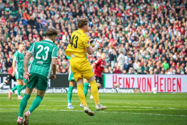 Deutschland: Fussball 2.Bundesliga 2025 2026, 25. Spieltag - Hannover 96 vs SpVgg Greuther Fürth - Heinz von Heiden Arena Stadion (Hannover): Silas Prüfrock Silas Prufrock (SpVgg Greuther Fürth, 43) Hannover