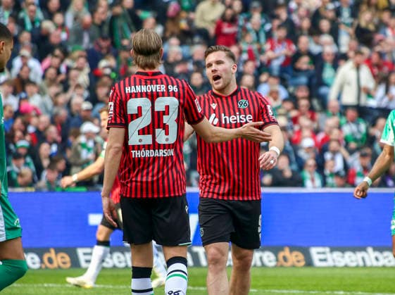 Deutschland: Fussball 2.Bundesliga 2025 2026, 25. Spieltag - Hannover 96 vs SpVgg Greuther Fürth - Heinz von Heiden Arena Stadion (Hannover): Mimik, Gesichtsausdruck, Emotion Benjamin Källman Benjamin Kallman (Hannover 96, 9) Stefan Teitur ÃžorÃ°arson Stefan Teitur Thordarson (Hannover 96, 23) Hannover