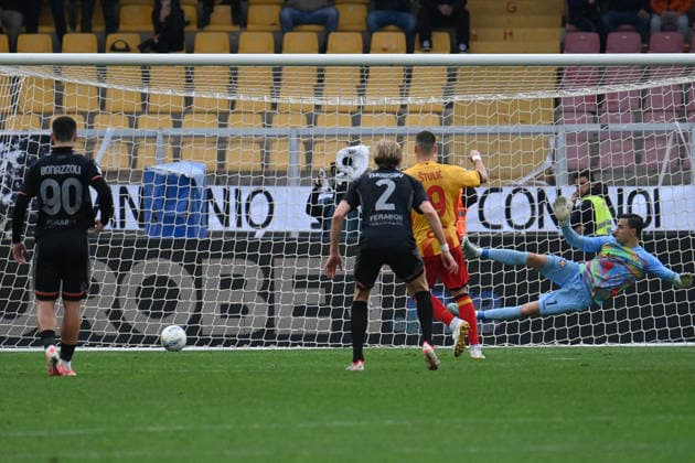CALCIO - Serie A - US Lecce vs US Cremonese Nikola Stulic (Us Lecce) and Emil Audero (US Cremonese) during US Lecce vs US Cremonese, Italian soccer Serie A match in Lecce, Italy, March 08 2026 Lecce Italy  Copyright: xIPAxSport ABACAx
