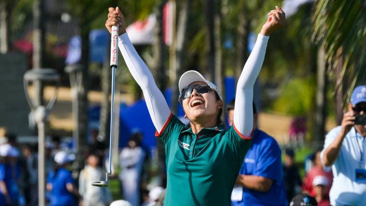 (260308) -- LINGSHUI, March 8, 2026 -- Lee Mi Hyang of South Korea celebrates after the fourth round of the Blue Bay LPGA, Golf Damen golf tournament in Lingshui, south China s Hainan Province, March 8, 2026. ) (SP)CHINA-HAINAN-LINGSHUI-GOLF-BLUE BAY LPGA (CN) YangxGuanyu 