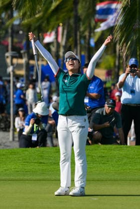 (260308) -- LINGSHUI, March 8, 2026 -- Lee Mi Hyang of South Korea celebrates after the fourth round of the Blue Bay LPGA, Golf Damen golf tournament in Lingshui, south China s Hainan Province, March 8, 2026. ) (SP)CHINA-HAINAN-LINGSHUI-GOLF-BLUE BAY LPGA (CN) YangxGuanyu 