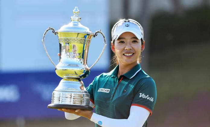 (260308) -- LINGSHUI, March 8, 2026 -- Lee Mi Hyang of South Korea celebrates with the trophy after the fourth round of the Blue Bay LPGA, Golf Damen golf tournament in Lingshui, south China s Hainan Province, March 8, 2026. ) (SP)CHINA-HAINAN-LINGSHUI-GOLF-BLUE BAY LPGA (CN) YangxGuanyu 