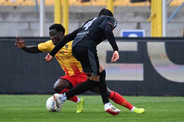 Banda Lameck (Us Lecce) against Tommaso Barbieri (US Cremonese) during US Lecce vs US Cremonese, Italian soccer Serie A match in Lecce, Italy, March 08 2026  Copyright: xPasqualexGolia IPAxSportx xipa-agency.netx xx IPA_72568105 IPA_Agency_IPA72568105