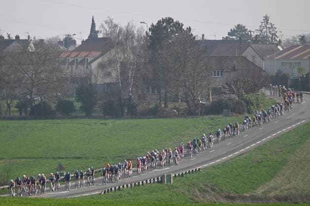 Paris Nice 2026 Stage 1 CARRIERES-SOUS-POISSY, FRANCE - MARCH 08 : illustration picture peloton during stage 1 of the 84th edition of Paris - Nice an UCI World Tour 2.UWT cycling road race stage for Men Elite of 171.2 km with start in Acheres and finish in Carrieres-sous-Poissy on March 8, 2026 in Carrieres-sous-Poissy, France, 08 03 2026 ( Motordriver Guy De Vuyst - Carrieres-sous-Poissy France  Copyright: xNicoxVereeckenx