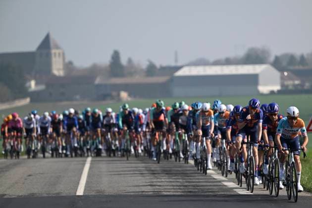 Paris Nice 2026 Stage 1 CARRIERES-SOUS-POISSY, FRANCE - MARCH 08 : illustration picture peloton during stage 1 of the 84th edition of Paris - Nice an UCI World Tour 2.UWT cycling road race stage for Men Elite of 171.2 km with start in Acheres and finish in Carrieres-sous-Poissy on March 8, 2026 in Carrieres-sous-Poissy, France, 08 03 2026 ( Motordriver Guy De Vuyst - Carrieres-sous-Poissy France  Copyright: xNicoxVereeckenx