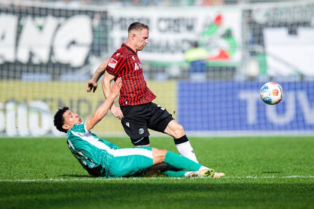 08.03.2026 - Fußball, 2025 2026, 2. Bundesliga, 25. Spieltag, Hannover 96 - SpVgg Greuther Fürth: (L-R) Sayfallah Ltaief (Fürth), Maurice Neubauer (Hannover) DFL REGULATIONS PROHIBIT ANY USE OF PHOTOGRAPHS AS IMAGE SEQUENCES AND OR QUASI-VIDEO.