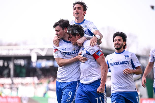 08.03.2026, Fussball, 2. Bundesliga, 25. Spieltag Saison 2025 2026, Preußen Münster - Hertha BSC, Fabian Reese (Hertha BSC) freut sich über das Tor zum 0:1 mit Dawid Kownacki (Hertha BSC), MichaÅ‚ Karbownik (Hertha BSC) xRHR-FOTO TKx *** 08 03 2026, Football, 2 Bundesliga, 25 Matchday Season 2025 2026, Preußen Münster Hertha BSC, Fabian Reese Hertha BSC celebrates the goal to 0 1 with Dawid Kownacki Hertha BSC , MichaÅ Karbownik Hertha BSC xRHR PHOTO TKx Copyright: RHR-FOTOx RHR-FOTO TK