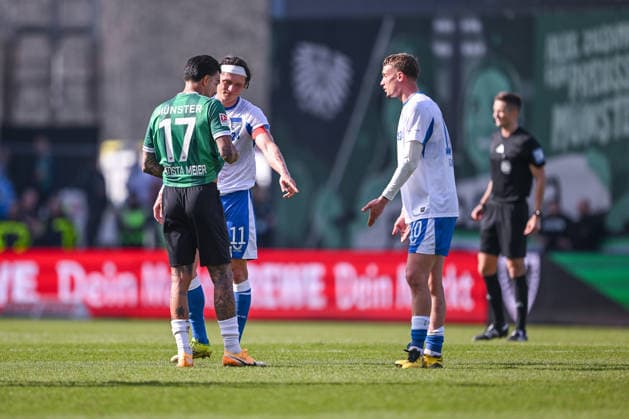 08.03.2026, Fussball, 2. Bundesliga, 25. Spieltag Saison 2025 2026, Preußen Münster - Hertha BSC, Oliver Batista Meier (Preußen Münster) spricht Fabian Reese (Hertha BSC) der auf MichaÃ«l Cuisance (Hertha BSC) Fuß zeigt, xRHR-FOTO TKx