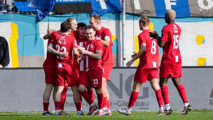 Spieler vom TSV Havelse 1912, jubeln über das Tor zum 0:1, Jubel, Torjubel, Torerfolg, celebrate the goal, goal, celebration, jubelt ueber das Tor, Freuen, Freude, freut sich, optimistisch, positiv, Spielszene, Highlight, Action, Aktion, 08.03.2026, Mannheim (Deutschland), Fussball, 3. Liga, SV Waldhof Mannheim - TSV Havelse, DFB DFL REGULATIONS PROHIBIT ANY USE OF PHOTOGRAPHS AS IMAGE SEQUENCES AND OR QUASI-VIDEO. *** Players of TSV Havelse 1912, cheer about the goal to 0 1, jubilation, goal celebration, celebrate the goal, goal, celebration, cheers about the goal, rejoicing, joy, rejoices, optimistic, positive, game scene, Highlight, Action, Action, 08 03 2026, Mannheim Germany , Soccer, 3 Liga, SV Waldhof Mannheim TSV Havelse, DFB DFL REGULATIONS PROHIBIT ANY USE OF PHOTOGRAPHS AS IMAGE SEQUENCES AND OR QUASI VIDEO xozx