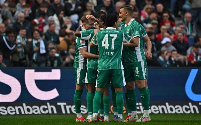 08.03.2026 - Fussball - Saison 2025 2026 - 2. Fussball - Bundesliga - 25. Spieltag: Hannover 96 H96 - SpVgg Greuther Fürth SGF ( Kleeblatt ) - Sportfoto Zink MeZi - xmexzix - DFL regulations prohibit any use of photographs as image sequences and or quasi-video - only for editorial use - Torjubel Jubel Freude nach Treffer Tor Torschuß zum 1:2 durch Jannik Dehm ( 23, SpVgg Greuther Fürth )
