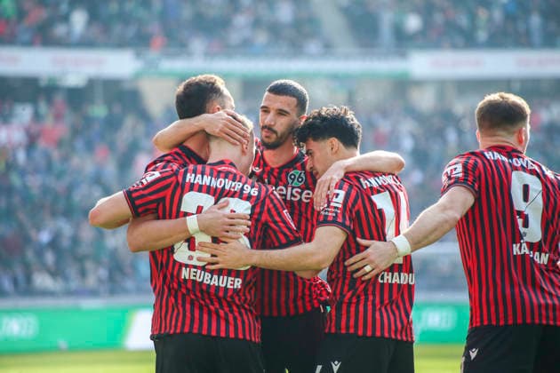 Deutschland: Fussball 2.Bundesliga 2025 2026, 25. Spieltag - Hannover 96 vs SpVgg Greuther Fürth - Heinz von Heiden Arena Stadion (Hannover): Tor und Torjubel zum Maurice Neubauer (Hannover 96, 33) Husseyn Chakroun (Hannover 96, 14) Benjamin Källman Benjamin Kallman (Hannover 96, 9) Virgil GhiÅ£Äƒ Virgil Ghita (Hannover 96, 5) Waniss TaÃ¯bi Waniss Taibi (Hannover 96, 26) Geste, Gestik, Emotion Hannover