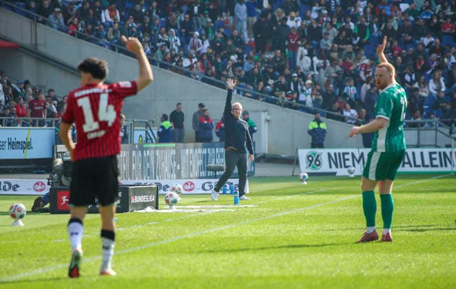 Deutschland: Fussball 2.Bundesliga 2025 2026, 25. Spieltag - Hannover 96 vs SpVgg Greuther Fürth - Heinz von Heiden Arena Stadion (Hannover): Mimik, Gesichtsausdruck, Emotion Heiko Vogel (Trainer SpVgg Greuther Fürth) Hannover