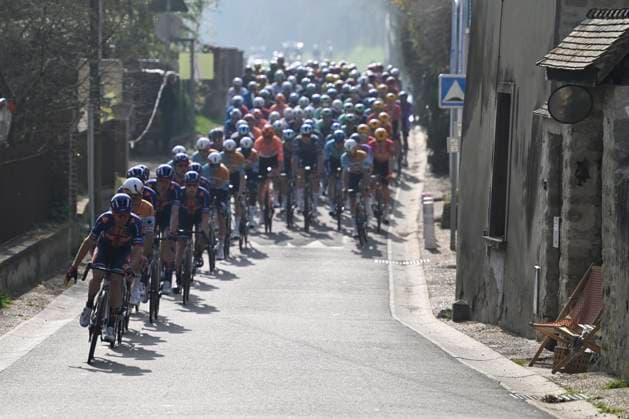 Paris Nice 2026 Stage 1 CARRIERES-SOUS-POISSY, FRANCE - MARCH 08 : illustration picture peloton during stage 1 of the 84th edition of Paris - Nice an UCI World Tour 2.UWT cycling road race stage for Men Elite of 171.2 km with start in Acheres and finish in Carrieres-sous-Poissy on March 8, 2026 in Carrieres-sous-Poissy, France, 08 03 2026 ( Motordriver Guy De Vuyst - Carrieres-sous-Poissy France  Copyright: xNicoxVereeckenx