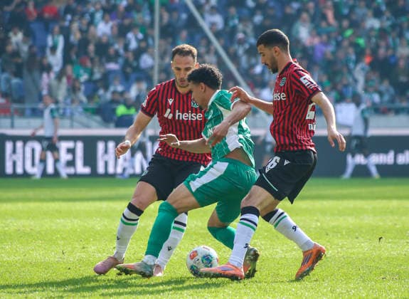 Deutschland: Fussball 2.Bundesliga 2025 2026, 25. Spieltag - Hannover 96 vs SpVgg Greuther Fürth - Heinz von Heiden Arena Stadion (Hannover): Sayf Ltaief (SpVgg Greuther Fürth, 47) Waniss TaÃ¯bi Waniss Taibi (Hannover 96, 26) Virgil GhiÅ£Äƒ Virgil Ghita (Hannover 96, 5) Hannover