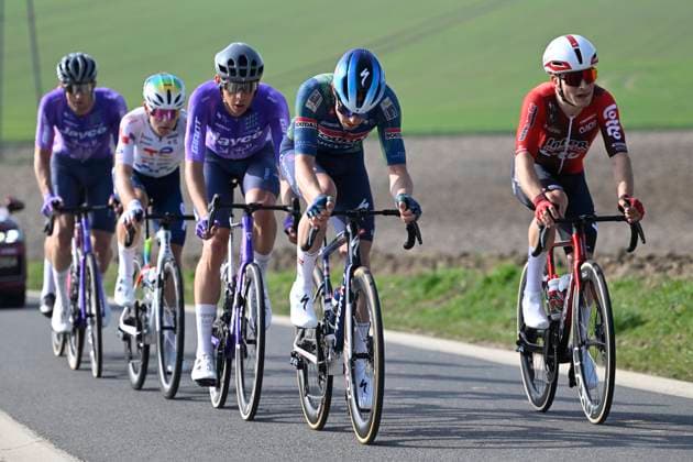 Paris Nice 2026 Stage 1 CARRIERES-SOUS-POISSY, FRANCE - MARCH 08 : Grignard Sebastien (BEL) of Lotto - Intermarche, Durbridge Luke (AUS) of Team Jayco AlUla, Pedersen Casper (DEN) of Soudal Quick-Step, Le Berre Mathis (FRA) of TotalEnergies, Gamper Patrick (AUT) of Team Jayco AlUla during stage 1 of the 84th edition of Paris - Nice an UCI World Tour 2.UWT cycling road race stage for Men Elite of 171.2 km with start in Acheres and finish in Carrieres-sous-Poissy on March 8, 2026 in Carrieres-sous-Poissy, France, 08 03 2026 ( Motordriver Guy De Vuyst - Carrieres-sous-Poissy France  Copyright: xNicoxVereeckenx