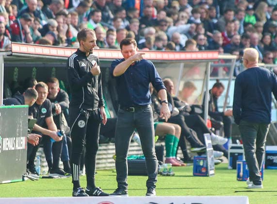 Deutschland: Fussball 2.Bundesliga 2025 2026, 25. Spieltag - Hannover 96 vs SpVgg Greuther Fürth - Heinz von Heiden Arena Stadion (Hannover): Geste, Gestik, Emotion Christian Titz (Trainer Hannover 96) Hannover