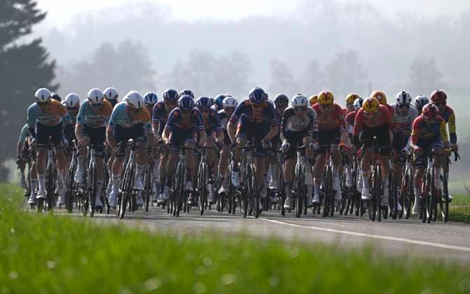 Paris Nice 2026 Stage 1 CARRIERES-SOUS-POISSY, FRANCE - MARCH 08 : illustration picture peloton during stage 1 of the 84th edition of Paris - Nice an UCI World Tour 2.UWT cycling road race stage for Men Elite of 171.2 km with start in Acheres and finish in Carrieres-sous-Poissy on March 8, 2026 in Carrieres-sous-Poissy, France, 08 03 2026 ( Motordriver Guy De Vuyst - Carrieres-sous-Poissy France  Copyright: xNicoxVereeckenx
