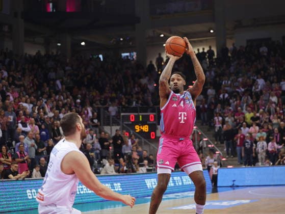 Jeff Garrett Telekom Baskets Bonn vs. SYNTAINICS MBC 23. Speiltag - Saison 2025 26