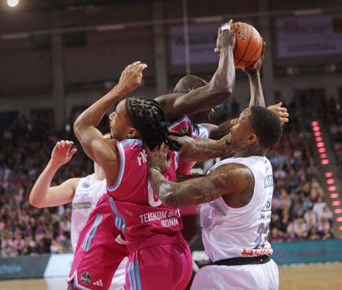 Jalen Finch, Kur Jongkuch Telekom Baskets Bonn vs. SYNTAINICS MBC 23. Speiltag - Saison 2025 26