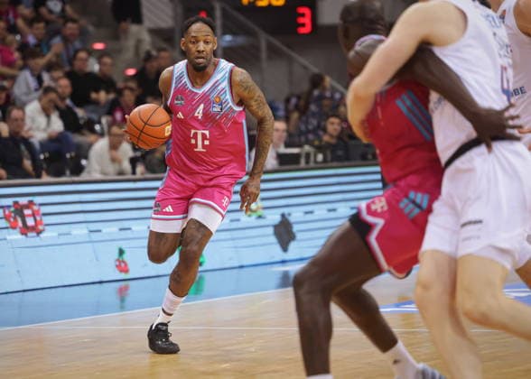 Jeff Garrett Telekom Baskets Bonn vs. SYNTAINICS MBC 23. Speiltag - Saison 2025 26