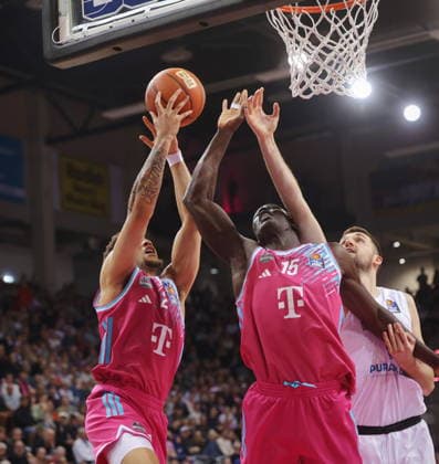 Alijah Comithier, Kur Jongkuch Telekom Baskets Bonn vs. SYNTAINICS MBC 23. Speiltag - Saison 2025 26