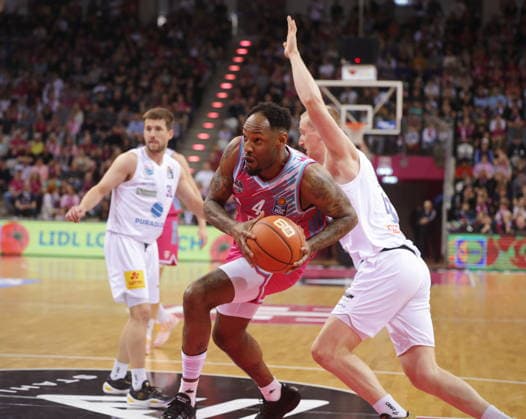 Jeff Garrett Telekom Baskets Bonn vs. SYNTAINICS MBC 23. Speiltag - Saison 2025 26