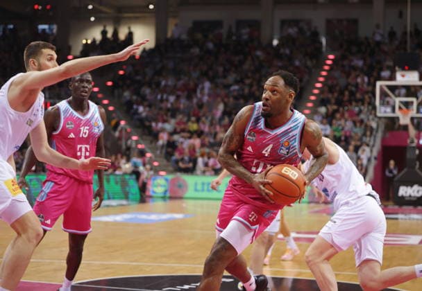 Jeff Garrett Telekom Baskets Bonn vs. SYNTAINICS MBC 23. Speiltag - Saison 2025 26