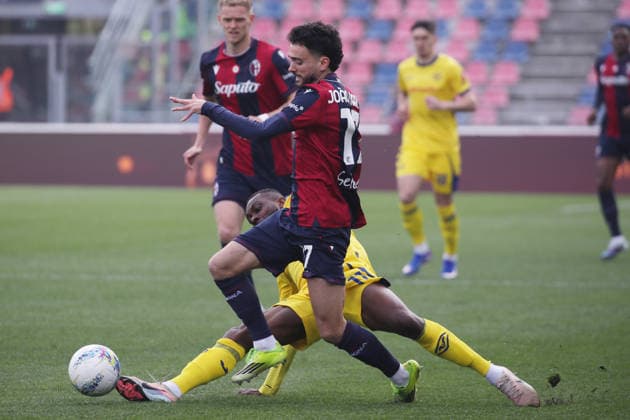 Bologna™s Joao Mario fight for the ball with Verona™s Jean Akpa Akpro during the Serie A soccer match between Bologna and Verona at the Renato Dall™Ara Stadium in Bologna - Sunday, March 8, 2026. - Soccer .  Copyright: xGiannixSantandrea LaPressex
