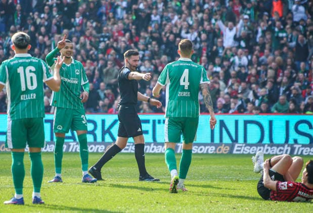 Deutschland: Fussball 2.Bundesliga 2025 2026, 25. Spieltag - Hannover 96 vs SpVgg Greuther Fürth - Heinz von Heiden Arena Stadion (Hannover): SchiedsrichterTom Bauer Hannover