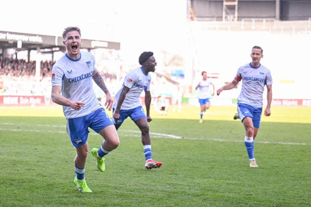 08.03.2026, Fussball, 2. Bundesliga, 25. Spieltag Saison 2025 2026, Preußen Münster - Hertha BSC, Marten Winkler (Hertha BSC) freut sich über das Tor zum 1:2 mit der Mannschaft. xRHR-FOTO TKx