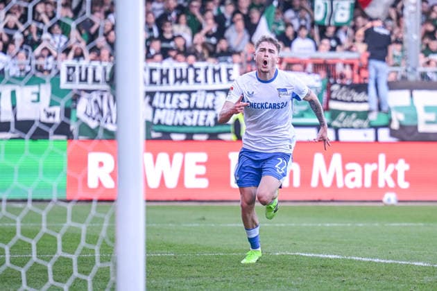 08.03.2026, Fussball, 2. Bundesliga, 25. Spieltag Saison 2025 2026, Preußen Münster - Hertha BSC, Marten Winkler (Hertha BSC) freut sich über das Tor zum 1:2 mit der Mannschaft. xRHR-FOTO TKx