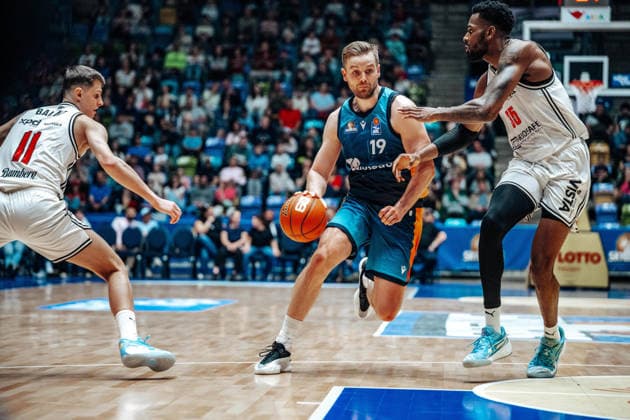 Till Pape (Skyliners Frankfurt, 19), Ejiofor Onu (Bamberg Baskets, 35) GER, Skyliners Frankfurt vs. Bamberg Baskets, Basketball, easycredit BBL, Bundesliga, 23 Spieltag, Saison 2025 2026. 08.03.2026 Eibner-Pressefoto Attila Ziga GER, Skyliners Frankfurt vs. Bamberg Baskets, Basketball, easycredit BBL, Bundesliga, 23 Spieltag, Saison 2025 2026. 08.03.2026 Frankfurt am Main Copyright: xEibner-Pressefotox EP_AZA
