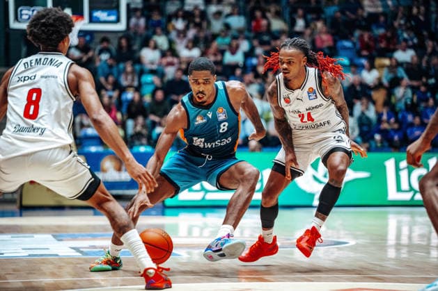 William Christmas (Skyliners Frankfurt, 08), Cobe Williams (Bamberg Baskets, 24) GER, Skyliners Frankfurt vs. Bamberg Baskets, Basketball, easycredit BBL, Bundesliga, 23 Spieltag, Saison 2025 2026. 08.03.2026 Eibner-Pressefoto Attila Ziga GER, Skyliners Frankfurt vs. Bamberg Baskets, Basketball, easycredit BBL, Bundesliga, 23 Spieltag, Saison 2025 2026. 08.03.2026 Frankfurt am Main Copyright: xEibner-Pressefotox EP_AZA