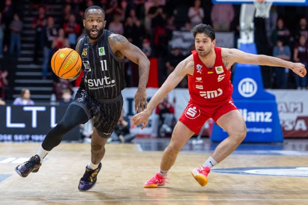 Jordan Nathaniel Johnson (Tigers Tuebingen, 11) , Tim Koepple (Nuernberg Falcons, 05) GER, Nuernberg Falcons vs. Tigers Tuebingen, Basketball, BARMER 2. Bundesliga, Pro A, Saison 2025 2026, 26. Spieltag, 08.03.2026 GER, Nuernberg Falcons vs. Tigers Tuebingen, Basketball, BARMER 2. Bundesliga, Pro A, Saison 2025 2026, 26. Spieltag, 08.03.2026 Nuernberg Copyright: xEibner-Pressefoto ArdanxFuessmanx EP_AFN