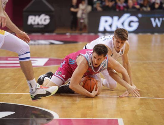 Am Boden: Grayson Murphy Telekom Baskets Bonn vs. SYNTAINICS MBC 23. Speiltag - Saison 2025 26