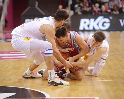 Am Boden: Grayson Murphy Telekom Baskets Bonn vs. SYNTAINICS MBC 23. Speiltag - Saison 2025 26