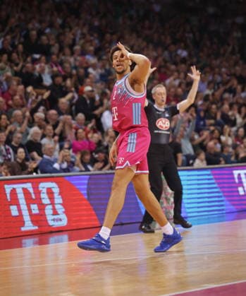 Dreier: Alijah Comithier Telekom Baskets Bonn vs. SYNTAINICS MBC 23. Speiltag - Saison 2025 26