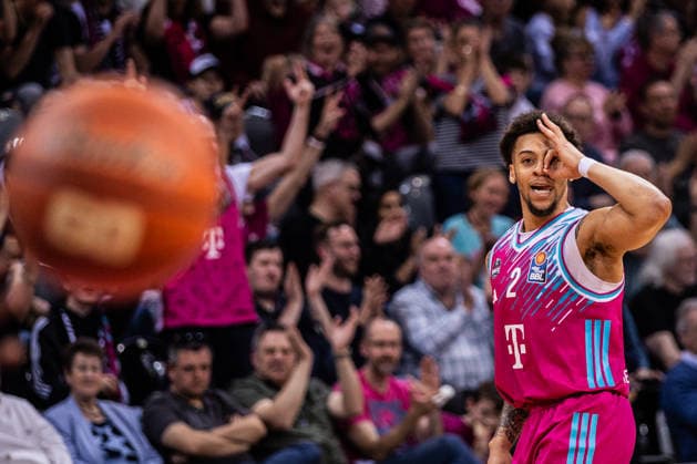 easyCredit Basketball Bundesliga, Telekom Baskets Bonn vs. Syntainics MBC, 08.03.2026 Alijah Comithier (Telekom Baskets Bonn 2) feiert einen erfolgreichen Dreier - easyCredit Basketball Bundesliga, Telekom Baskets Bonn vs. Syntainics MBC, 08.03.2026, Telekom Dome Bonn Copyright: xBEAUTIFULxSPORTS Derixx