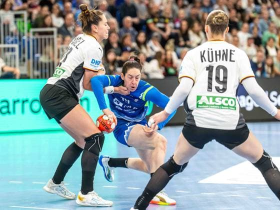 Spela Bajic (Slovenia, 19) im Zweikampf mit Emily Vogel (Deutschland, 20), Deutschland vs. Slowenien, Handball, EM-Qualifikation, Frauen, Spielzeit 2025 2026, 08.03.2026, Deutschland vs. Slowenien, Handball, EM-Qualifikation, Frauen, Spielzeit 2025 2026, 08.03.2026 Heidelberg Copyright: xEibner-Pressefoto MichaelxSchmidx EP_MST