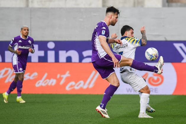 Marin Pongracic (Fiorentina) fights for the ball against Gabriel Strefezza (Parma) during ACF Fiorentina vs Parma Calcio, Italian soccer Serie A match in Florence, Italy, March 08 2026  Copyright: xFabioxFagiolini IPAxSportx xipa-agency.netx xx IPA_72573922 IPA_Agency_IPA72573922