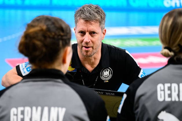 Handball, Frauen: EM-Qualifikation, Deutschland - Slowenien, 2. Runde, Gruppe 3, Trainer Markus Gaugisch (Deutschland) Heidelberg SNP Dome Baden-Württemberg Deutschland