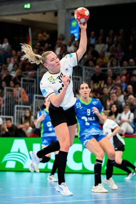 Handball, Frauen: EM-Qualifikation, Deutschland - Slowenien, 2. Runde, Gruppe 3, Jenny Behrend (Deutschland) Heidelberg SNP Dome Baden-Württemberg Deutschland