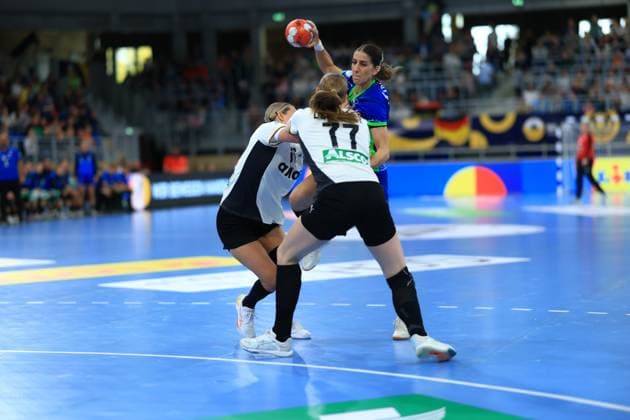 Szene mit Xenia Smits (11; Deutschland) und Viola Leuchter (77; Deutschland) sowie Ema Abina (8; Slowenien) Handball I Frauen I EM-Qualifikation Nationalmannschaft I Deutschland – Slowenien I 08.03.2026