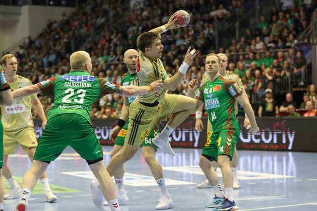 08.03.2026, xgox, Handball - Daikin HBL SC Magdeburg - TSV Hannover-Burgdorf emspor, v.l. Renars Uscins (Hannover, 10) wirft Tor, Torschuetze, erzielt Tor, Treffer, scores the goal Magdeburg