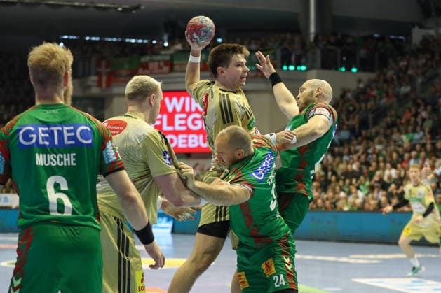 08.03.2026, xgox, Handball - Daikin HBL SC Magdeburg - TSV Hannover-Burgdorf emspor, v.l. Renars Uscins (Hannover, 10) wirft Tor, Torschuetze, erzielt Tor, Treffer, scores the goal Magdeburg