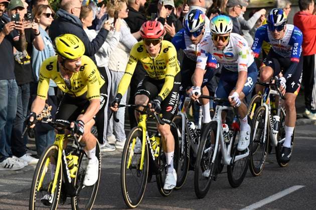 Paris Nice 2026 Stage 1 CARRIERES-SOUS-POISSY, FRANCE - MARCH 08 : Vingegaard Jonas (DEN) of Team Visma I Lease a Bike, Campenaerts Victor (BEL) of Team Visma I Lease a Bike during stage 1 of the 84th edition of Paris - Nice an UCI World Tour 2.UWT cycling road race stage for Men Elite of 171.2 km with start in Acheres and finish in Carrieres-sous-Poissy on March 8, 2026 in Carrieres-sous-Poissy, France, 08 03 2026 ( Motordriver Guy De Vuyst - Carrieres-sous-Poissy France  Copyright: xNicoxVereeckenx