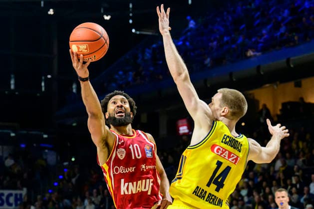 GER, Berlin, basketball, Alba Berlin vs Fitness First Wuerzburg Baskets, at the Max-Schmeling-Halle , BBL, pictured from left: Davion Mintz (Wuerzburg 10), Martynas Echodas (Alba 14), Action, duels, fighting for the ball, March 8, 2026 Copyright: HMBxMedia UwexKoch
