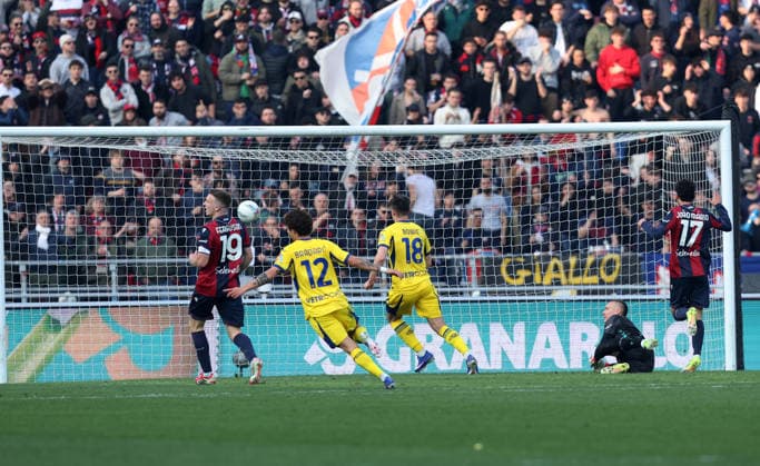 Verona™s Kieron Bowie goal during the Serie A soccer match between Bologna and Verona at the Renato Dall™Ara Stadium in Bologna - Sunday, March 8, 2026. - Soccer .  Copyright: xGiannixSantandrea LaPressex